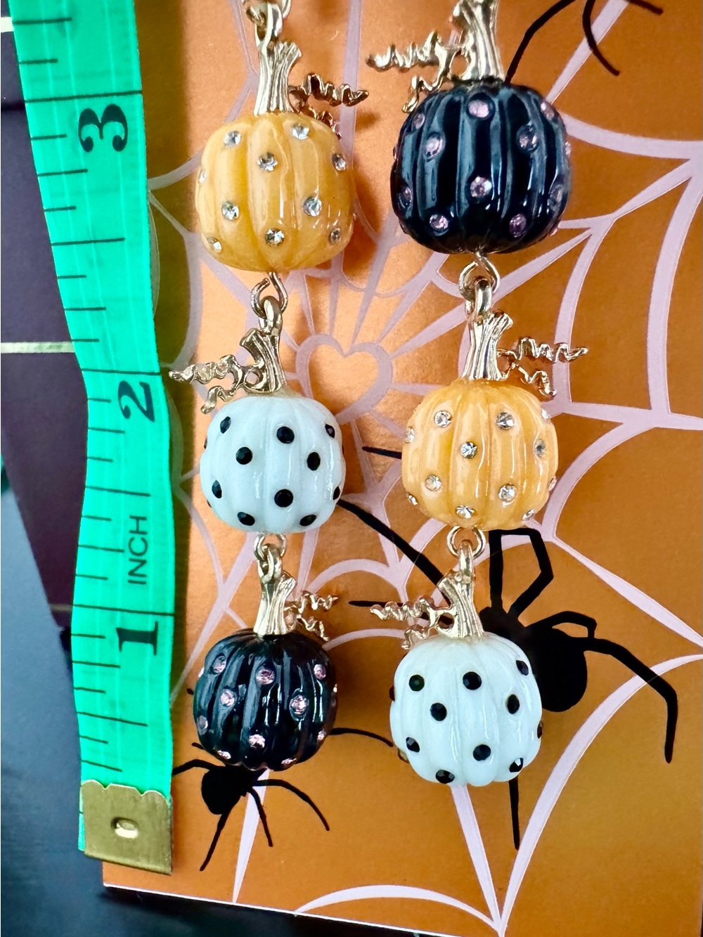 NWT Betsey Johnson Pretty Spooky Pumpkin Linear Drop Mismatched Earrings - Picture 3 of 4